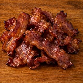 Crispy hickory-smoked bacon pieces